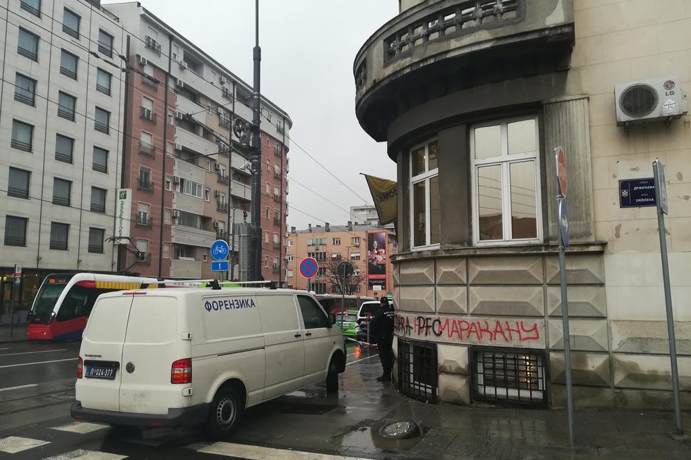 SUROVO UBIO ŠEFA U AMSS,  SEO U NJEGOVU FOTELJU I UBIO SE! 4 metka u TELO, 1 u GLAVU! SLIKE SA MESTA ZLOČINA (FOTO)