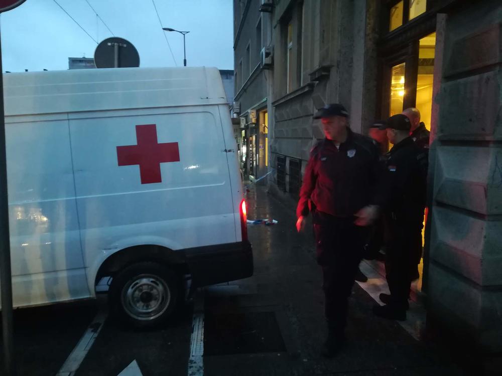 Vozilo JKP 'Pogrebne usluge' je došlo po telo 