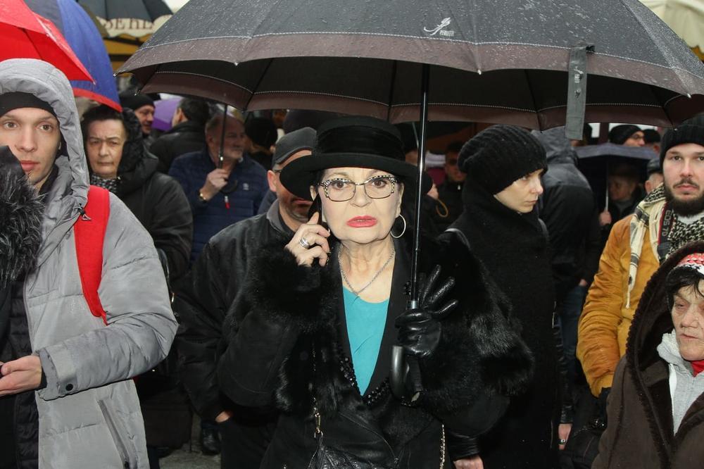 NAŠA ČUVENA PEVAČICA IMA PENZIJU OD SAMO 16.000 DINARA: Otkrivena velika TAJNA, ovo je ISTINA