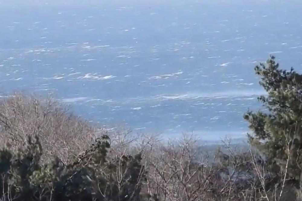 BURA U HRVATSKOJ BLOKIRALA SAOBRAĆAJ! Zatvoren most i jedna deonica puta