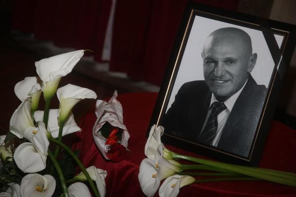 ĆERKA PEVAČICE OBJAVILA DO SADA NEVIĐENU FOTOGRAFIJU ŠAULIĆA: Na njoj se nalaze njegove DVE VELIKE LJUBAVI! (FOTO)