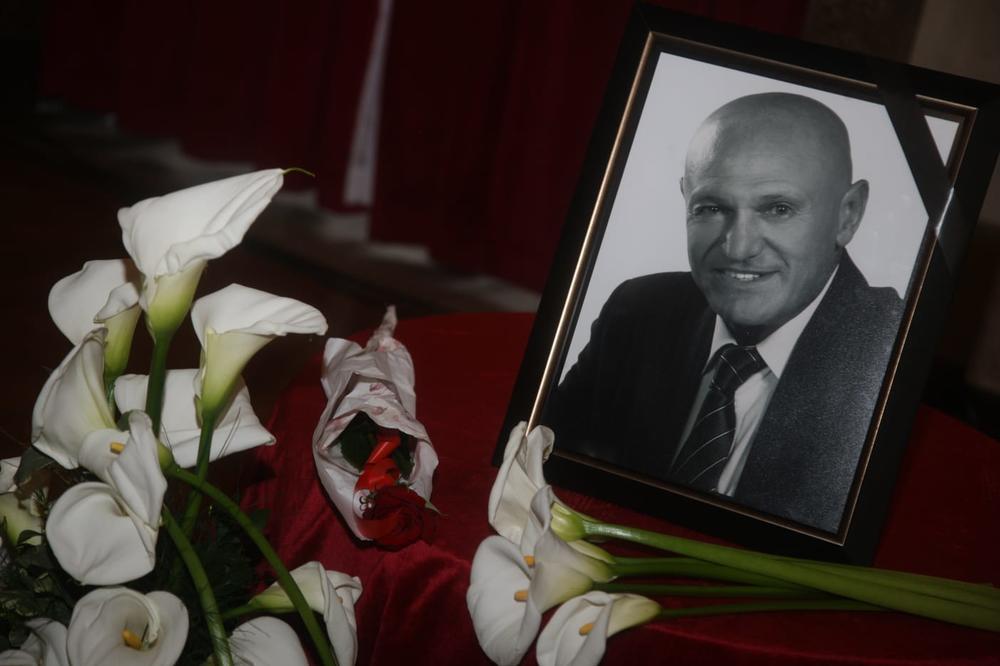 ĆERKA PEVAČICE OBJAVILA DO SADA NEVIĐENU FOTOGRAFIJU ŠAULIĆA: Na njoj se nalaze njegove DVE VELIKE LJUBAVI! (FOTO)