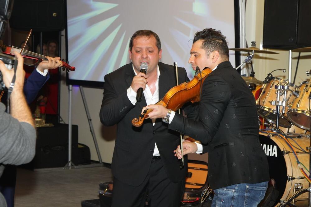 ŠABAN GA PROGLASIO SVOJIM NASLEDNIKOM, A SUPRUGA MU STOJI NA PUTU KA USPEHU: Evo s čim muku muči ovaj pevač! (FOTO)