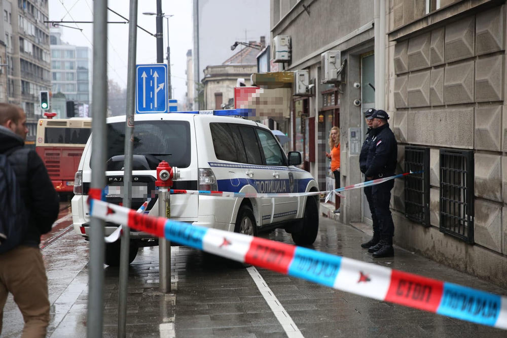 RAZBOJNIK UKRAO 1.600.000 DINARA, PA SEO NA BICIKL I OTIŠAO! Potera za nepoznatim muškarcem u BORČI