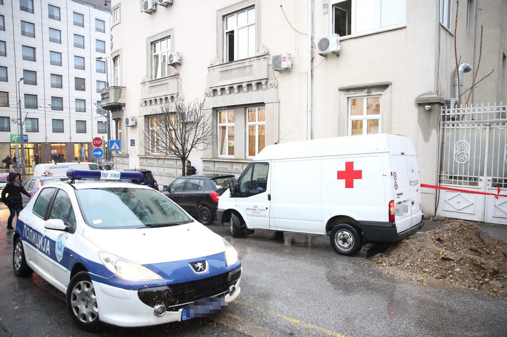 TRAGEDIJA U NIŠU! Poginula devojka, snimala video klip i pala sa krova zgrade!