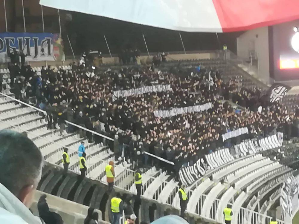 Transparent Grobara posvećen godišnjici smrti Zorana Vujovića