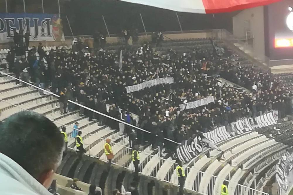 GROBARI NASTAVILI RAT SA UPRAVOM: Zar vas nije bar malo sramota - poruka čelnicima Partizana sa južne tribine!