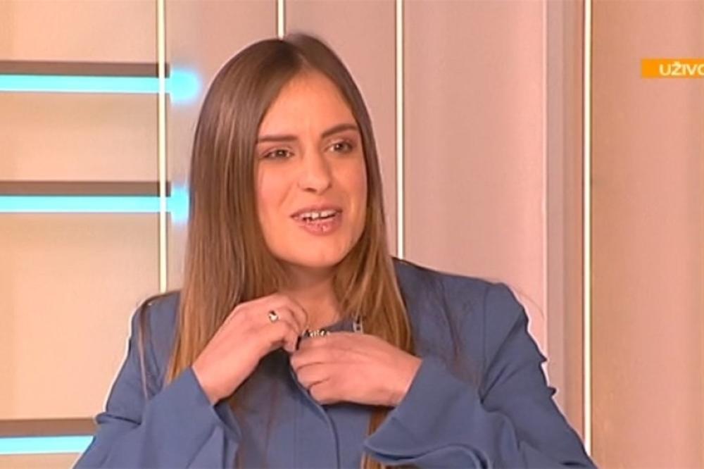 MILICA ZAVETNICA U PROGRAMU UŽIVO RASKOPČALA BLUZU I SVE POKAZALA! Ali nije ono što mislite! (VIDEO)