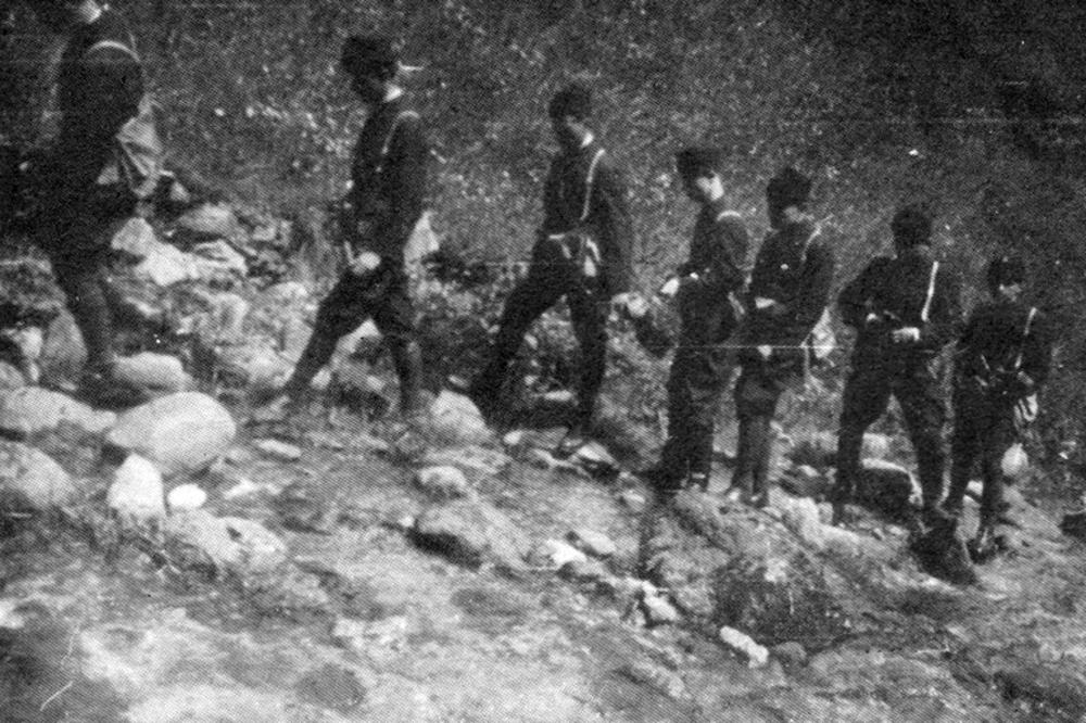 USTAŠE I ČETNICI, ZAJEDNO SU BEŽALI! Ovo je štampa pisala o ekstremistima koji su SPASAVALI GLAVE pred PARTIZANIMA