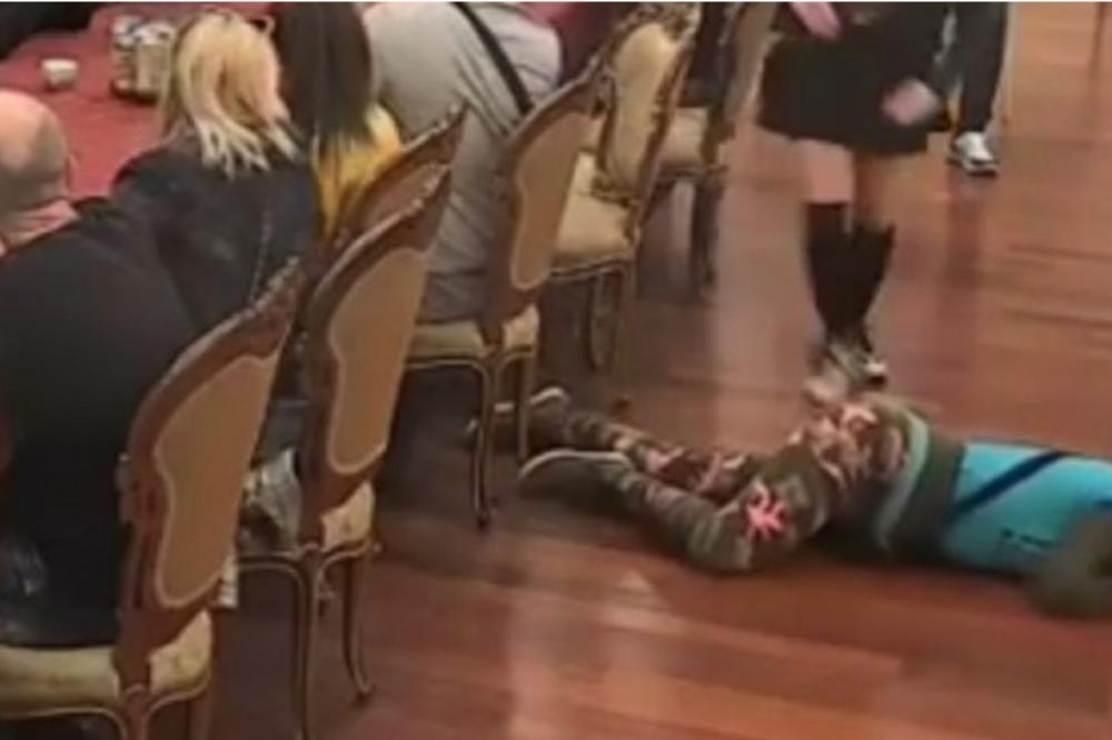 UČESNICA PAROVA PALA U NESVEST USRED EMISIJE: Takmičari VRISNULI od straha! (VIDEO)