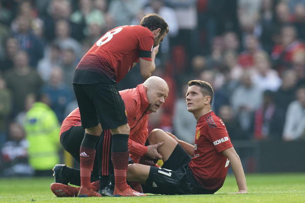 BAKSUZNI VELIKI DERBI: Povrede sprečile golove Mančestera i Liverpula! Arsenal ulupao Sautempton!
