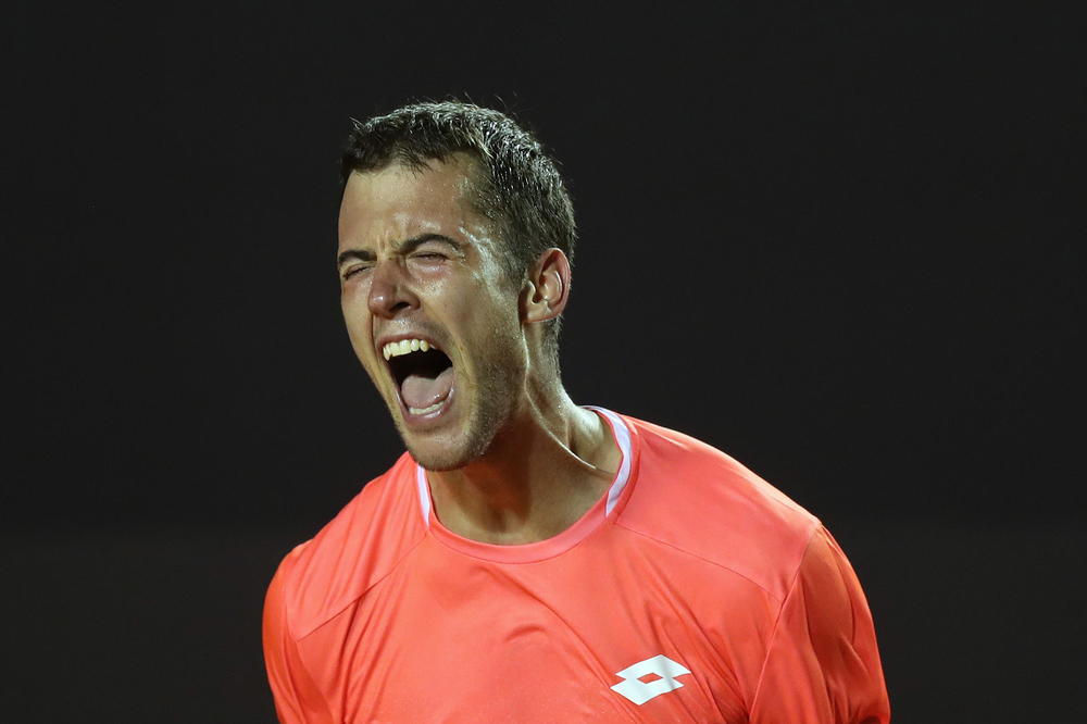 VERUJEM DA ME ONI SADA VIDE! Đere posvetio trofej pokojnim roditeljima: Večno sam im zahvalan!