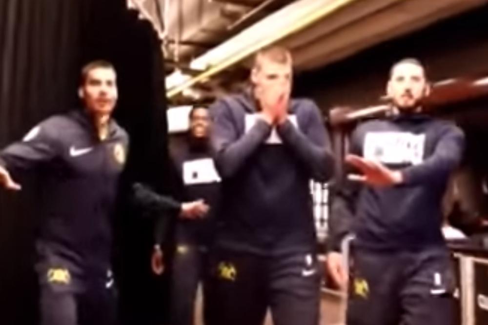 SAIGRAČI GLUMILI JOKIĆEVO OBEZBEĐENJE: Pratili ga kroz celu halu, a svi su se smejali zbog onoga što su pričali!