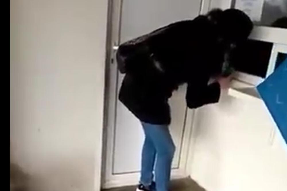 ŽENA POBESNELA I SUROVO IZVREĐALA ŠALTERUŠU: Njemu polni organ da se greje, a meni da se smrzava... (VIDEO)