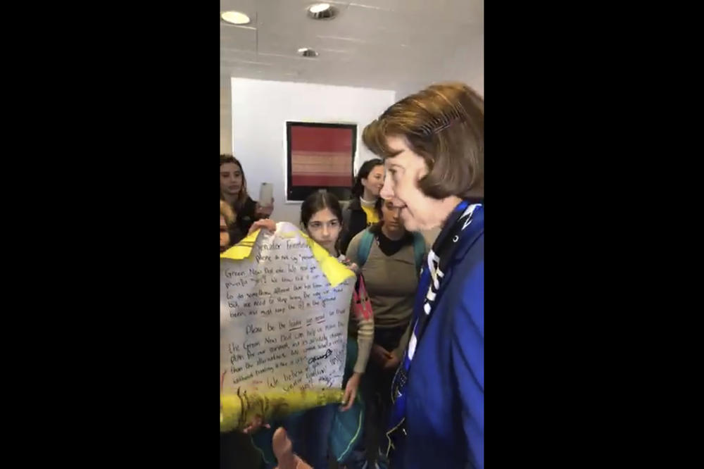 TI ZNAŠ BOLJE OD MENE! Američka senatorka pobesnela na DEVOJČICU, ali je ona imala spreman odgovor!  (VIDEO)