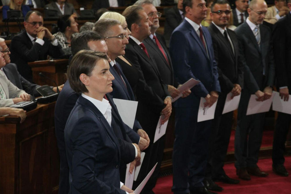 ANA BRNABIĆ NIJE PREMIJERKA SRBIJE! Da li je ovo NAJVEĆA srpska greška KOJU SVI pravimo?