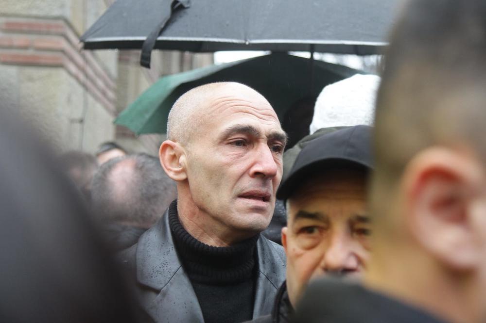 ŠABANOV VANBRAČNI SIN UMIRE U SIROTINJI! Robert teško bolestan, komšije skupljaju NOVAC za POMOĆ