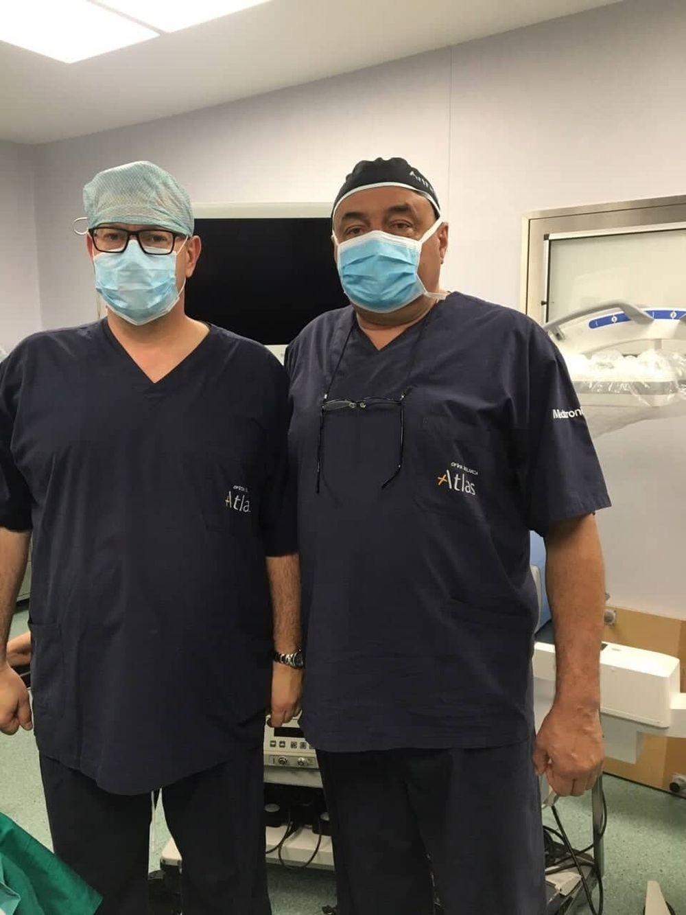 Dr Goran Gavrilović je obavio zahvat uz prisustvo Partizanovog doktora Ilije Rosića