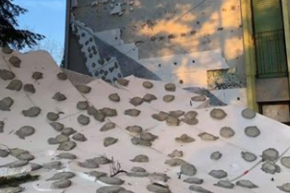 PUKOM SREĆOM IZBEGNUTA TRAGEDIJA: Sručilo se OGROMNO parče FASADE sa solitera u Beogradu (FOTO)