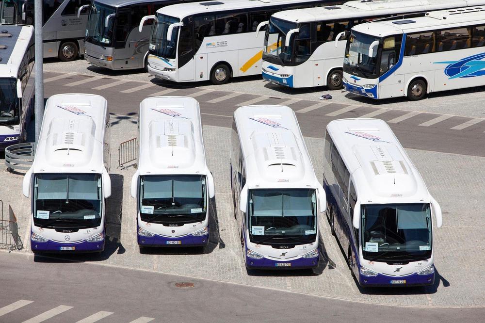 NE MOŽEŠ DA SEDNEŠ PORED MENE, MIGRANTE! Jeziv incident u autobusu na relaciji BEOGRAD-SOMBOR!