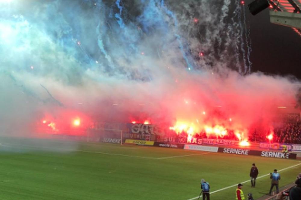 GOLMAN OGLUVEO OD TOPOVSKOG UDARA: Vatreno ludilo na tribinama u Švedskoj, kao Nova godina usred februara!