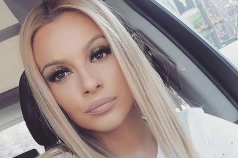 JELENA KOSTOV DOMAĆICA NEMA JOJ RAVNE! Pevačica godinama sprema sa majkom zimnicu: "NE SEDIM PO RESTORANIMA"!