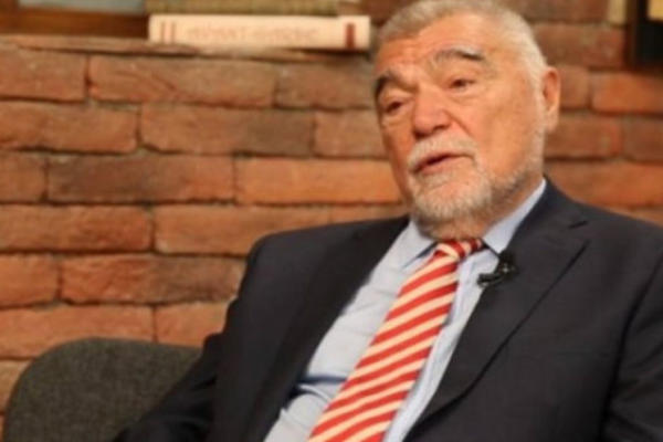 BEOGRAD PRVO DA PRIZNA PRIŠTINU, ONDA DA PREKROJE GRANICE: Mesić ima IDEJE kojih bi se STIDELA i MEDLIN OLBRAJT