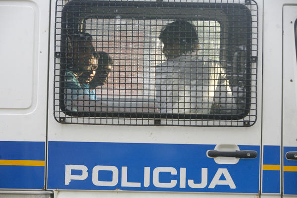 UŠAO SAM U STANICU ZDRAV, A IZAŠAO PREMLAĆEN! Policajci ga odveli, pa mu polomili rebra i slezinu!