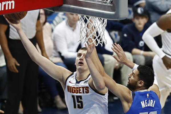 KAKAV BOG: Navijači Denvera vikali Jokiću da je MVP, a ovako im je on odgovorio!