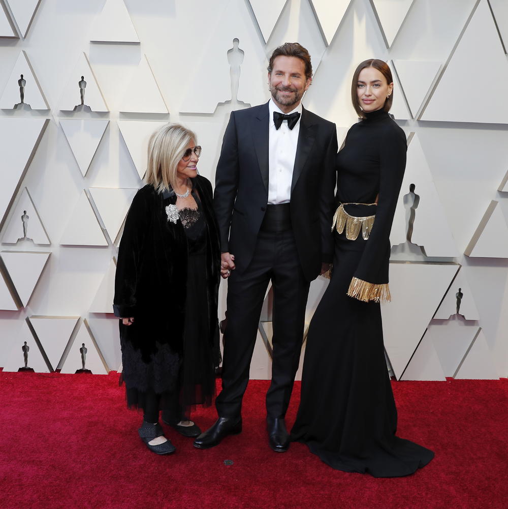 Bredli Kuper sa verenicom Irinom Šajk na dodeli Oskara  