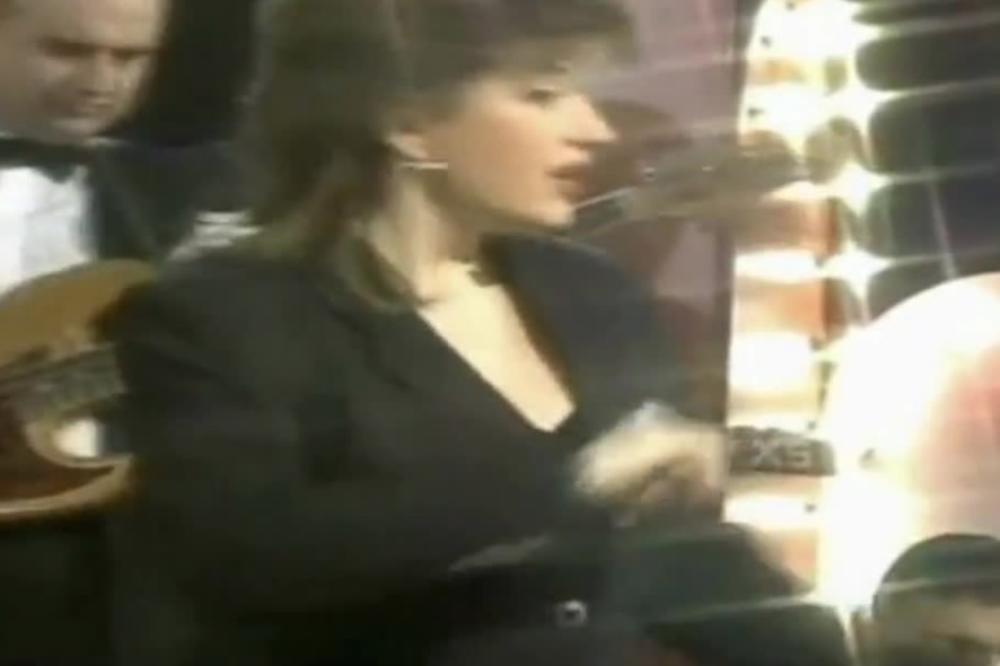 BILA JE NAJVEĆA BOMBA NA ESTRADI, PA POSTALA UZORNA DOMAĆICA: Zbog NJEGA se promenila, a ovako izgleda danas (FOTO)