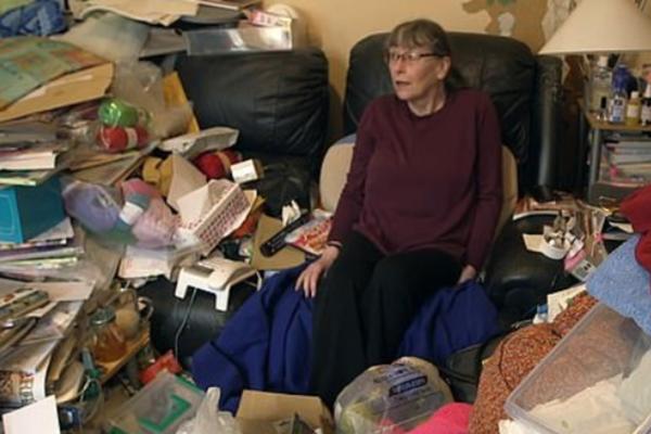 PENZIONERKA 30 GODINA NIJE ČISTILA STAN: Pela se preko smeća da legne, a prizori iz njenog doma će vas ZGROZITI