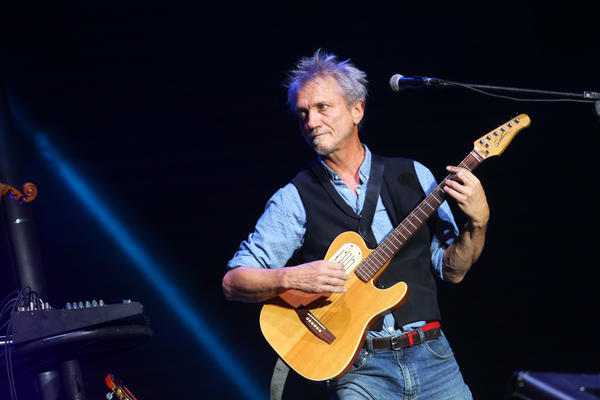 NEMAM NIŠTA PROTIV ŠTO SE AJ KARMELA PEVA NA PROTESTIMA: Rundek bi reagovao da je pevaju ONI