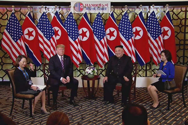 KOLIKO BI PLATIO ZA TAJ RAZGOVOR? Tramp šokirao novinara pitanjem posle večere - a evo šta je bilo posluženo!