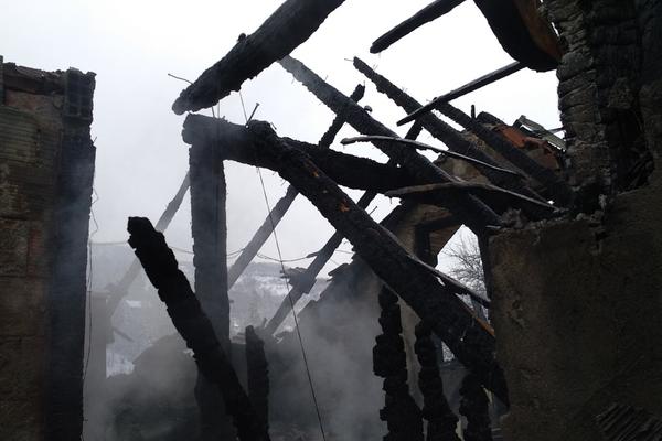 UŽASNA TRAGEDIJA KOD ALEKSINCA: Muškarac poginuo u požaru!