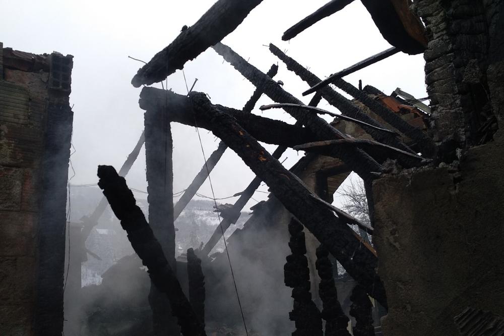 UŽASNA TRAGEDIJA KOD ALEKSINCA: Muškarac poginuo u požaru!