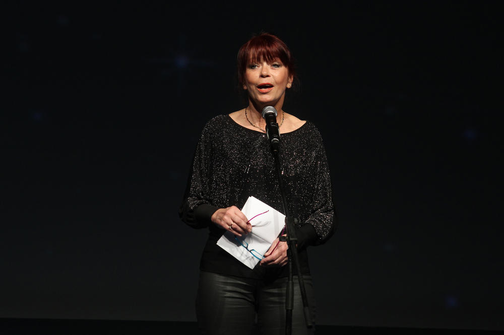 NEDA ARNERIĆ PRONAĐENA BEZ SVESTI NA PODU: Morali su da PROVALE VRATA da bi ušli u stan, pored nje zatekli HOROR!