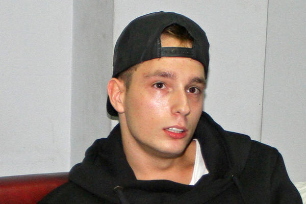 NEKAD IŠAO SA 20 EVRA U DŽEPU, A SAD ZA NJEGA RADI 160 LJUDI! Dnevno potroši Boga oca - a SESTRE OTPISAO