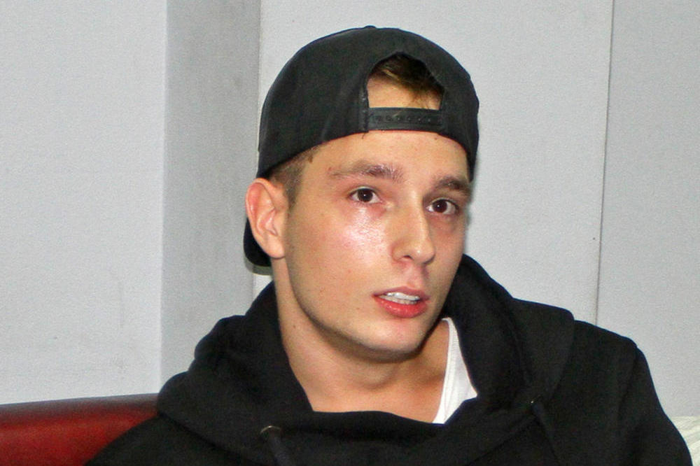 NEKAD IŠAO SA 20 EVRA U DŽEPU, A SAD ZA NJEGA RADI 160 LJUDI! Dnevno potroši Boga oca - a SESTRE OTPISAO