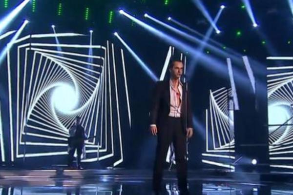 PRATIMO GA U NAJGLEDANIJOJ SERIJI, A NASTUPIO JE NA BEOVIZIJI SAV U MODRICAMA: Šta se krije iza OVOG NASTUPA?