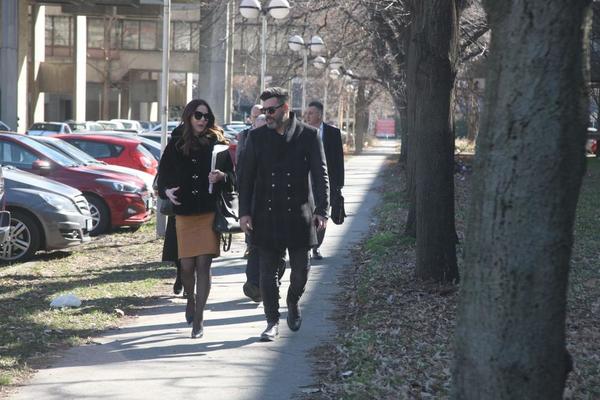 LAZUKIĆ DOŠAO NA SUD U PRATNJI ADVOKATA: Bekvalčeva se nije pojavila! Evo kako OSPORAVA izveštaj lekara O POVREDAMA