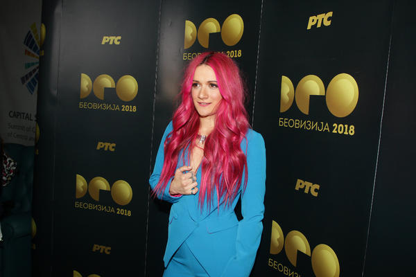 PEVA KAO SLAVUJ I CEO BALKAN JE VOLI, A NIKO NE ZNA NJENU TRAGIČNU SUDBINU! Kroz par meseci izgubila je SVE!