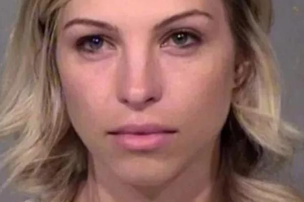 DA MOGU DA DAM OTKAZ I CEO DAN BUDEM S TOBOM... Objavljene poruke kojima je učiteljica (28) zavodila učenika (13)