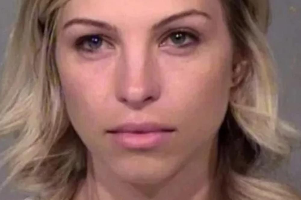 DA MOGU DA DAM OTKAZ I CEO DAN BUDEM S TOBOM... Objavljene poruke kojima je učiteljica (28) zavodila učenika (13)