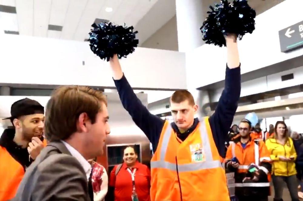 ŠOU NIKOLE JOKIĆA NA AERODROMU, PUTNIK U NEVERICI: Ovo morate da vidite!
