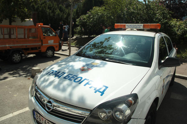 MOĆI ĆE DA PRETRESAJU AUTOMOBILE, OVLAŠĆENJA ĆE IM BITI VEĆA NEGO IKAD Bolje je da znate šta će sve smeti komunalci