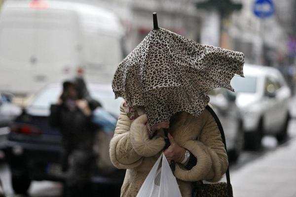 ZA VIKEND NA SNAZI CRVENI METEOALARM: Ovi DELOVI Srbije će biti na OLUJNOM UDARU!