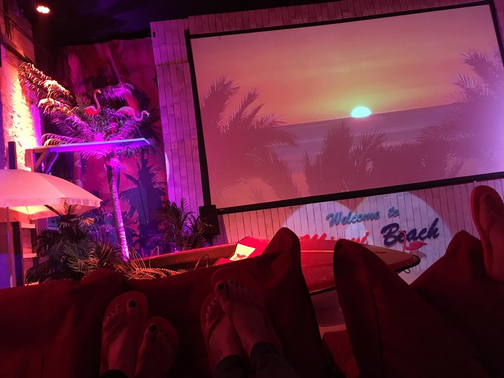 Egzotični bioskop na veštačkom pesku i lejzi begovima  