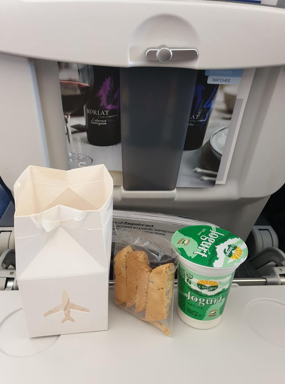 Obrok u hrvatskom avionu 