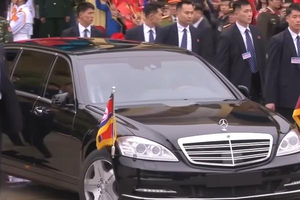 NEMAJU IME, VEĆ SAMO BROJ, ULEĆU U KOLA U POKRETU I SPREMNI SU NA SVE! Svet DRHTI od ZVERI Kim Džong Una (VIDEO)